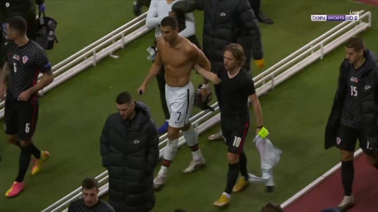 施加了更多 施加了更多