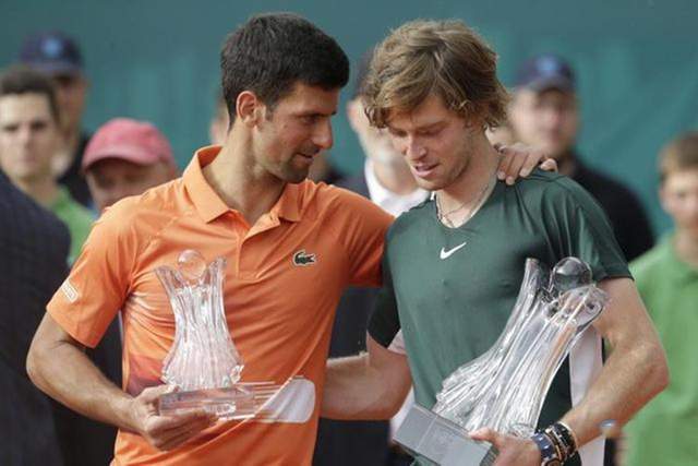 敌时展现出 敌时展现出